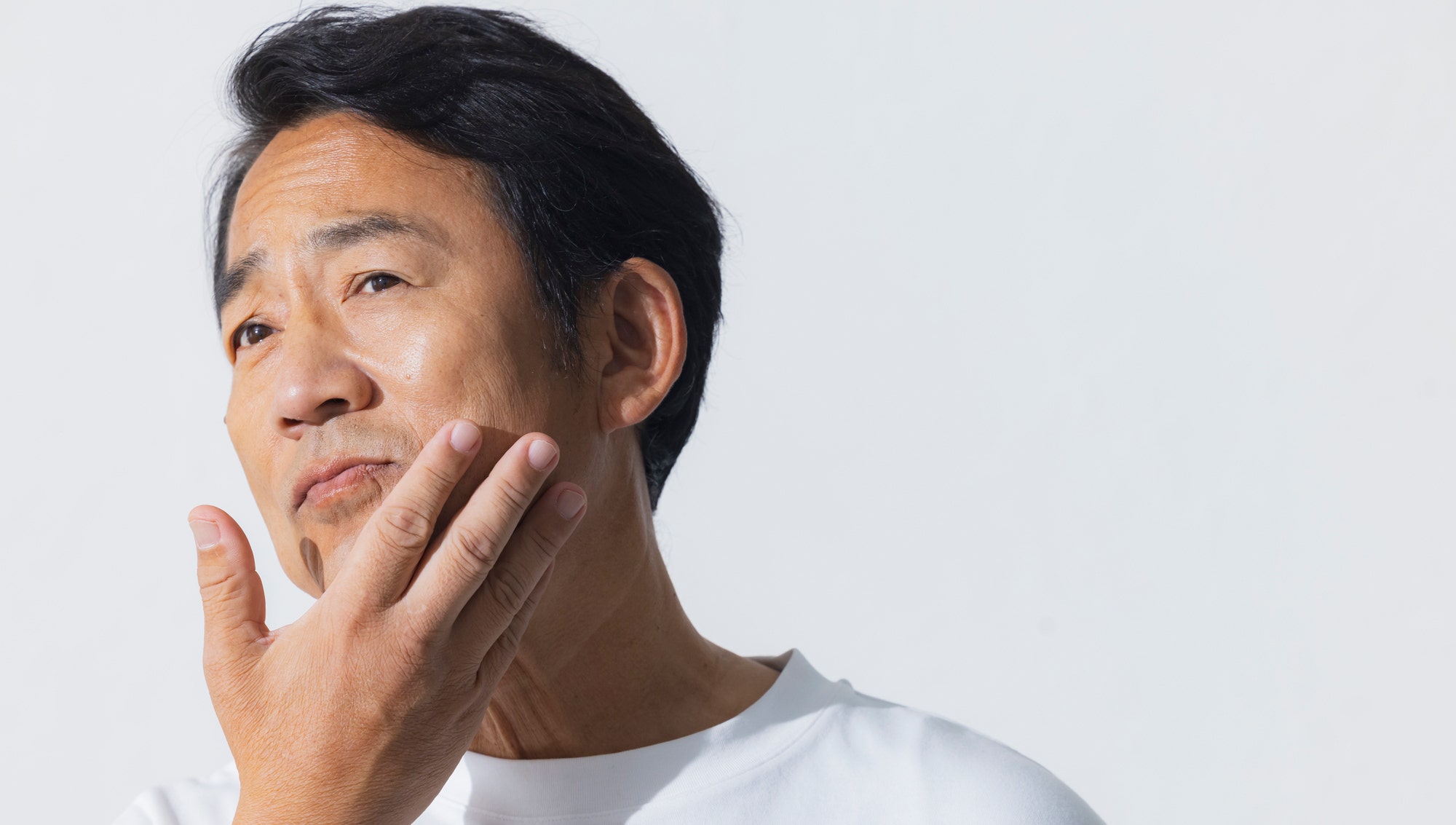 男性のシミケア対策は？原因や忙しい方でもできる対策方法を解説