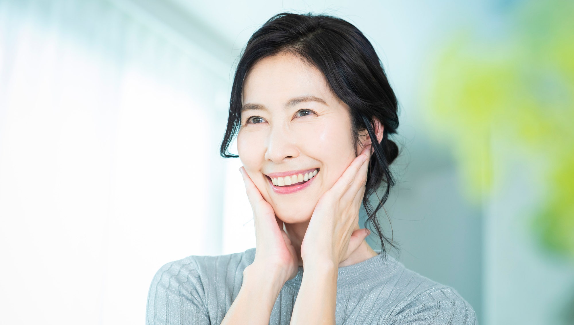 50代・更年期世代のエイジングケアとは？肌悩みとケア方法をわかりやすく解説